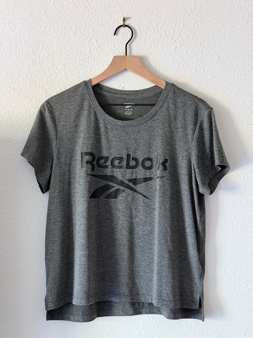Reebok Glow Short Sleeve Crop Top Tee Gray Logo Activewear Size M
